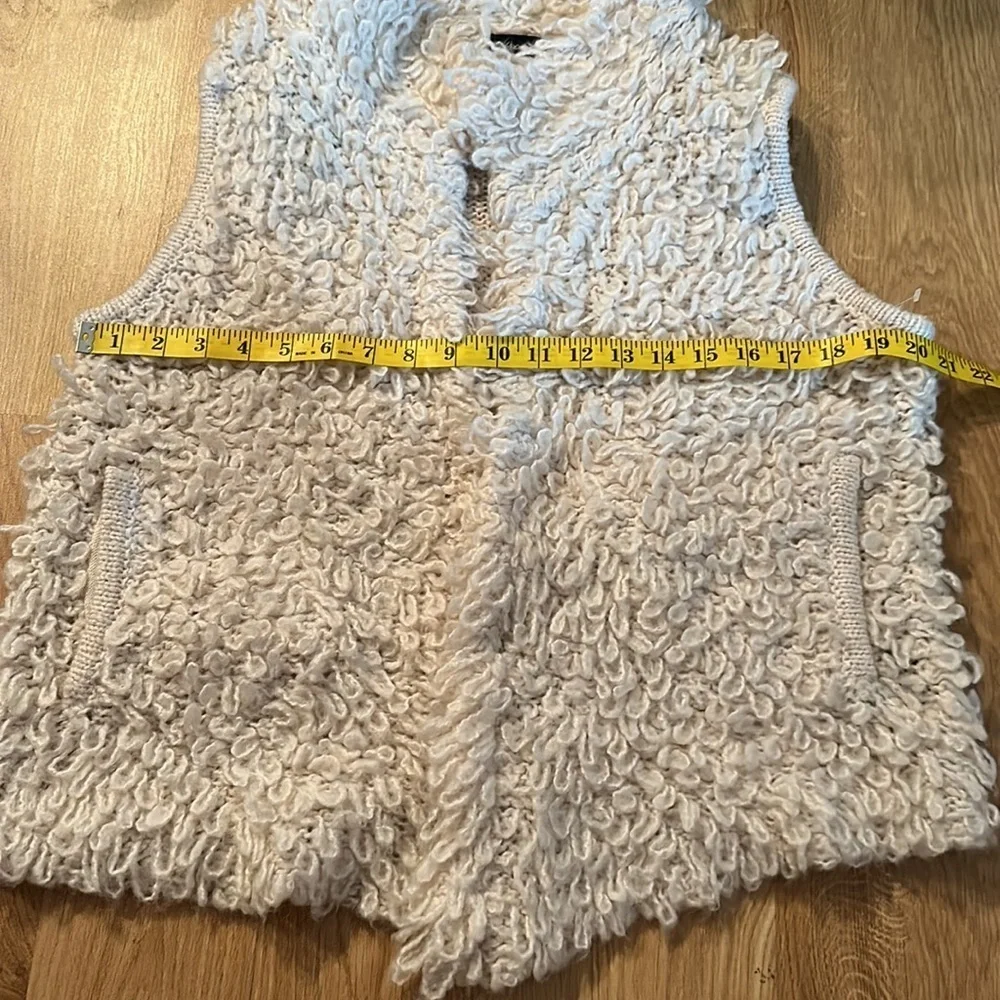 Mossimo cream knit vest size M